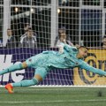 MLS: Petrovićeva mreža mirna, Veselinović bolji od Joveljića