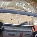(VIDEO) Policijski helikopter spasio dva praseta sa poplavama uništene farme