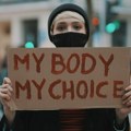 Prva zemlja na svetu! Francuska proglasila abortus ustavnim pravom!