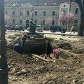 Ispred Gimnazije grobnica iz 14. Veka: Putari u Čačku uređivali gradski trg, pa otkrili arheološko nalazište