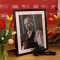 Фото-апарат је био твој заштитни знак и део личности: Комеморација Томислава Петернека, а говор његове ћерке све је…