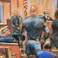 Jedna osoba pokušala da se spali ispred suda gde se sudi Trampu