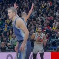 (Poluvreme) Partizan vodi u neizvesnoj utakmici: Uzbudljiv prvi deo igre pripao crno- belima! (video)