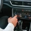 Navika koju Srbi imaju tokom puta na posao i putovanja uskoro bi mogla da nestane – evo zašto bi uskoro mogli ostati bez…