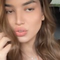 Hana Ikodinović u besnoj mašini: Ćerka Nataše Bekvalac se snima u autu: "Sedi, udobno se smesti" (video)