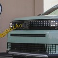Kragujevčanka Bojana Vujsić osvojila električni Fiat Grande Panda u nagradnoj igri „Uzmi račun i pobedi 2025“