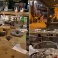 Rulja uletela u kafić s pajserima, napali bivšeg ministra i sve demolirali u dva minuta: Snimak haosa iz Grčke