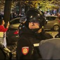 Kad policija bije po zakonu čupa za kosu i lomi nos