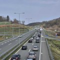 AMSS: Pojačan saobraćaj na putevima ka izletištima, povoljni uslovi za vožnju