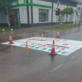 „Srbija pobeđuje“ osvanulo na putevima kod Zrenjanina: PUF traži odgovor ko je ispisivao poruke po kolovozima!? Poruke po…