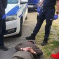 Policija blokirala ulicu! Uhapšen muškarac (26) koji se sekirom ubio starca (92) (foto/video)