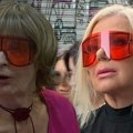 "Stigla srpska Pamela!" Sve oči uprte u Zoranu Pavić i Lepu Lukić sa ortopedskom čizmom: "Gde je marmelada, gde je ajvar?"…