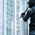 Ako idete na odmor, ovo nikako ne radite: Policija upozorava na grešku zbog koje provalnici biraju baš vaš stan