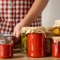 Zimnica će ove godine „začiniti“ kućni budžet! Paprika i krastavci sve skuplji, domaćice računaju šta im se više isplati…