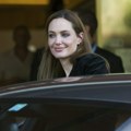 Anđelina Džoli ponovo u ratnoj zoni, ali sa sinom: Noks trenirao ukrajinske vojnike FOTO