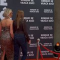 Bivša supruga pokojnog tragača "Potere" nikad lepša: Na premijeru stigla sa ćerkom, oduzimala dah izdanjem