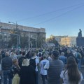 Zapaljiv govor profesora iz Prištine na studentskom skupu: "Ogrnuli su se u srpske zastave da sakriju golu istinu, a to je…