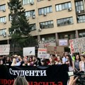Završen protest Srbija protiv nasilja: Performans, džingl sa Vučićem i Gašićem i 5.000 građana ispred PU Beograd (FOTO…