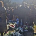 Ode od mene, sine moj: Majka kuka dok sahranjuje Mihajla, scene sa groblja u Prijepolju kidaju dušu