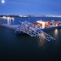 FOTO Tek sada se vide razmere katastrofe u Baltimoru: Brod zaglavljen ispod urušenog mosta, otkriven uzrok incidenta?