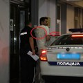 (Foto) pocepana majica i rasečene ruke: Slike Marka Miljkovića dok ga policija vodi govor kakav lom se desio