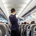"Мислио сам да сам смувао стјуардесу, а оно ћорак": Пеђа упитао људе шта значи чудна ознака у авионима и направио хаос…