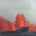 Лава куља из вулкана Наређена хитна евакуација на Исланду (видео)