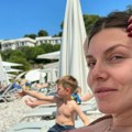 Tamara Dragičević na letovanju sa porodicom: Kupaći iz dva dela i stomak u prvom planu