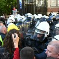 Blokada suda u Novom Sadu: Guranje sa policijom, bačen biber sprej