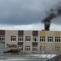 Dramatično u kursku: Zapalio se krov škole nakon ukrajinskog napada dronom (video)