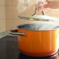 Au, crni ivane, šta napravi? Srbin hteo da spremi ručak, a onda greškom sasuo kilo ovoga u lonac, hrane ko za vojsku…