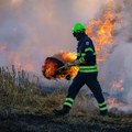Meštani pokušavali da ožive jednu osobu! Požar u selu Bovan kod Aleksinca, stiglo osam vatrogasaca, čeka se Hitna pomoć