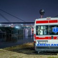 Brutalan napad ispred splava Lasta: Čekićem razbijali auto, pa tukli mladića