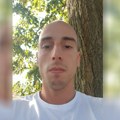 Ово је Вук који је зарио жени нож у врат и побегао, полиција интензивно трага за њим: Стравичном нападу у Обреновцу сведочило…