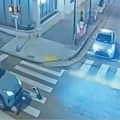 Девојка пала са електричног тротинета, возач "Тојоте" је није видео: Уследио ужас (видео)