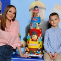 Torta na 4 sprata i posebna igračka na vrhu: Prva slika sa rođendana sina Aleksandre Prijović i Filipa, pevačicama u patikama…
