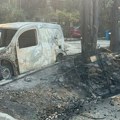 Nenormalna scena u Omišu, ljudi šire požar na suludi način, vatrogasci ih mole: "Prestanite to da radite"