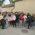 Godinu dana od vapaja koji niko nije čuo! Deca su molila, Jovana je ostala bez posla, direktor je i dalje u fotelji… Prođe…