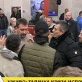 Zašto je policija odmah reagovala ispred Pinka, a ispred Informera ne