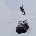 Kraj drame u Pakistanu: Spaseni svi putnici iz žičare koja je satima visila iznad provalije! (video, foto)