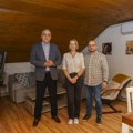 Subotica: Gradonačelnik Bakić posetio trojke porodice Ambruš