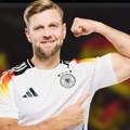 Užas navijača Nemačke: Napadač domaćina svom navijaču polomio ruku!