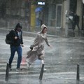 U petak 33 stepena, a onda katastrofa za vikend: Temperatura naglo pada za 15 stepeni, pljuskovi i vetar – evo koliko će…