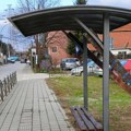 Krenulo se sa postavljanjem novih autobuskih stajališta po Leskovcu, građani imaju brojne zamerke