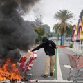 (Foto, video) Amerika tone u haos, pravi pakao se tek sprema! Tramp povukao potez koji nije viđen više od 30 godina, preti…