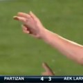 Šta se krije iza Kostićeve proslave gola? Reakcija igrača Partizana koja je oduševila Grobare tokom penala