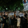 VIDEO Prostorije SPS-a u Nišu zasute jajima: „Dok su polićaci preokupirali prostorije SNS-a, mi smo došli. Dole koalicija!“…