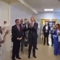 Dirljiv momenat u Kliničkom centru! Kolege ispratile cenjenog doktora Davidovića u penziju: Zbog onoga što su mu priredili i…