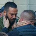 Bolni kadrovi iz Sarajeva: Sin Marinka Rokvića drži Halidovog Dina i ne pušta ga, obojica zaplakali (Foto)