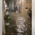 (Video) Nebo se sastavilo sa zemljom: Nezapamćeno nevreme u Hrvatskoj, gradovi poplavljeni; udari vetra orkanski, talasi…